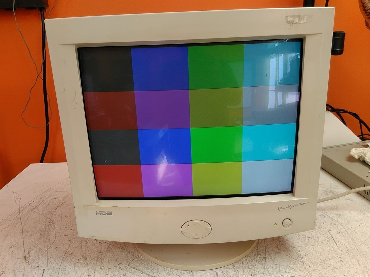 KDS Visual Sensations VS-195e 19" Multi-Scan Color VGA CRT Monitor