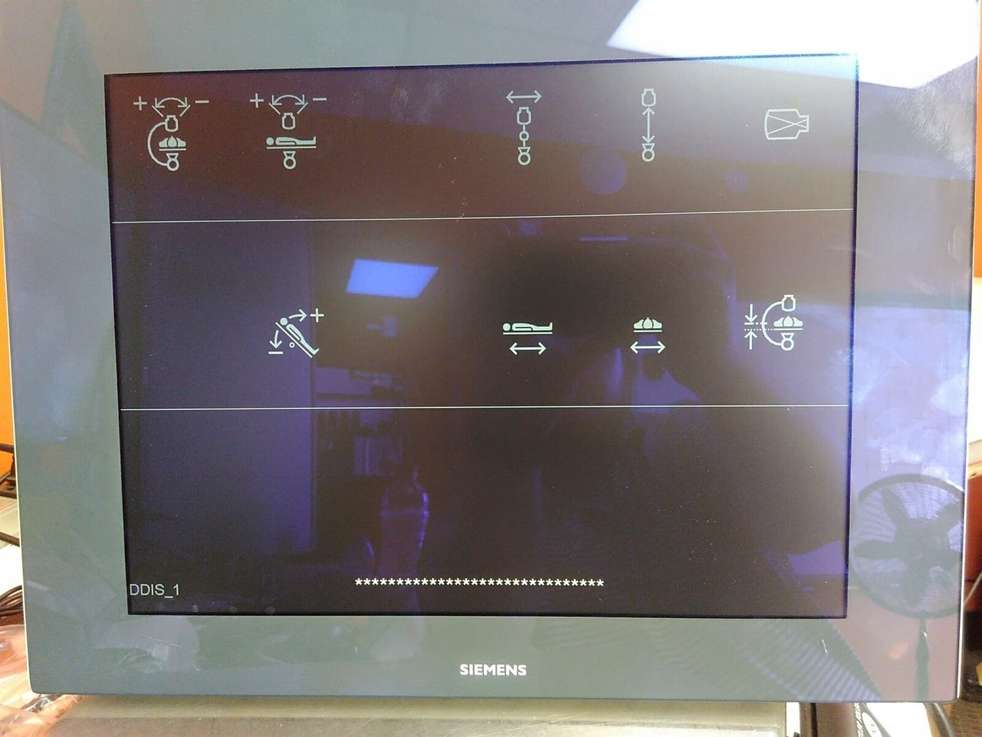 Siemens 07558849 15" Medical Lab Monitor No Stand