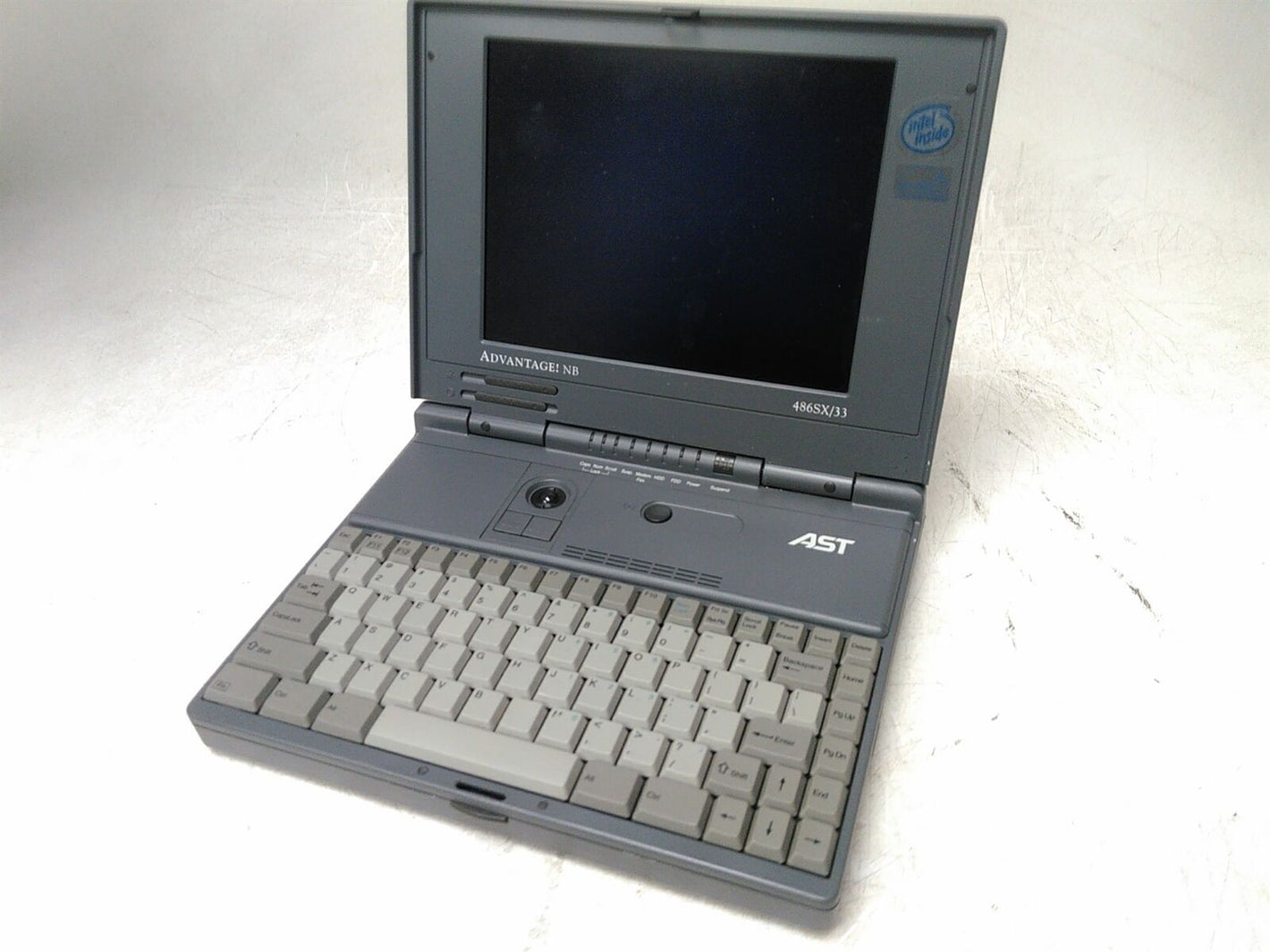 AST Advantage! NB 486SX/33 33MHz 4MB 0HD Mono LCD Screen NO OS NO Power Supply